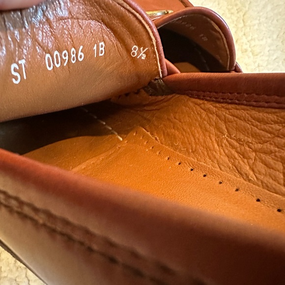 🛍️SOLD🛍️ Salvatore Ferragamo Gancini-Bit Leather Loafers - Ladies size 8.5 B - Picture 4 of 12